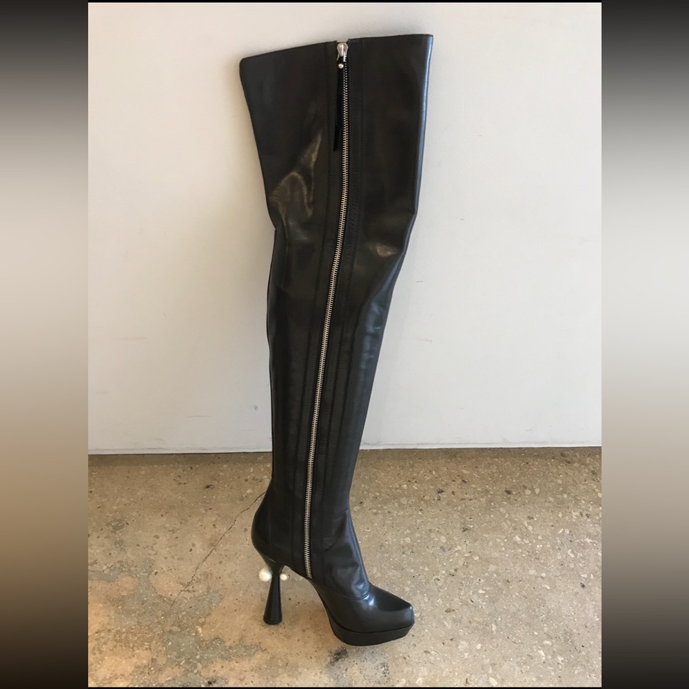 Louis Vuitton Editorial Brand new Black Over-the-Knee Boots with dust bag